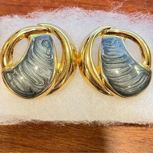 Vintage grey swirled earrings round gold tone retro 90s throwback style seashell